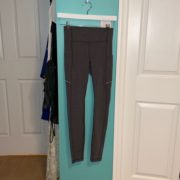 Lululemon Size 4 Leggings, Maybe worn one time - Picture 1 of 8